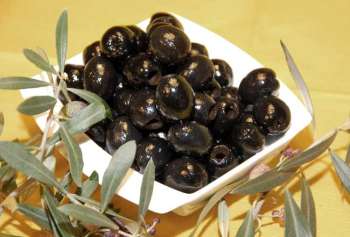 schwarze spanische Oliven